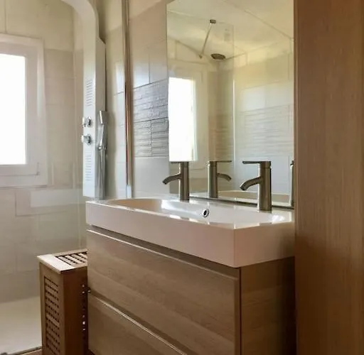 Holiday home Maison De Maitre Xviiieme Avec Piscine Chauffee Saint-Gauzens