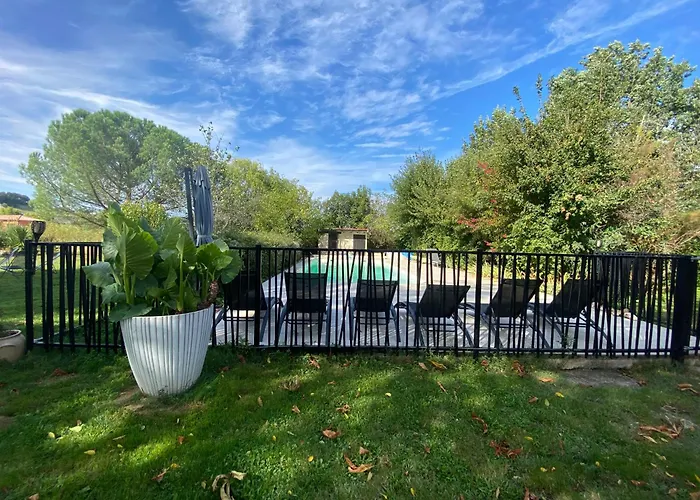 Holiday home Maison De Maitre Xviiieme Avec Piscine Chauffee Saint-Gauzens