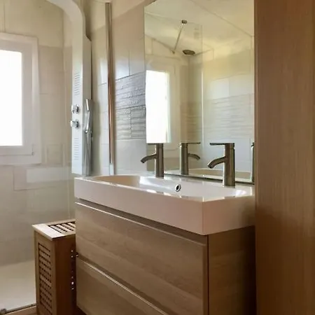 Hébergement de vacances Maison De Maître Xviiième Avec Piscine Chauffée Saint-Gauzens