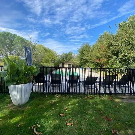 Hébergement de vacances Maison De Maître Xviiième Avec Piscine Chauffée Saint-Gauzens