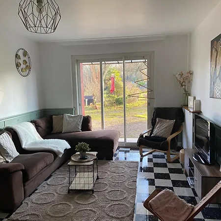 Hébergement de vacances Maison De Maître Xviiième Avec Piscine Chauffée Saint-Gauzens